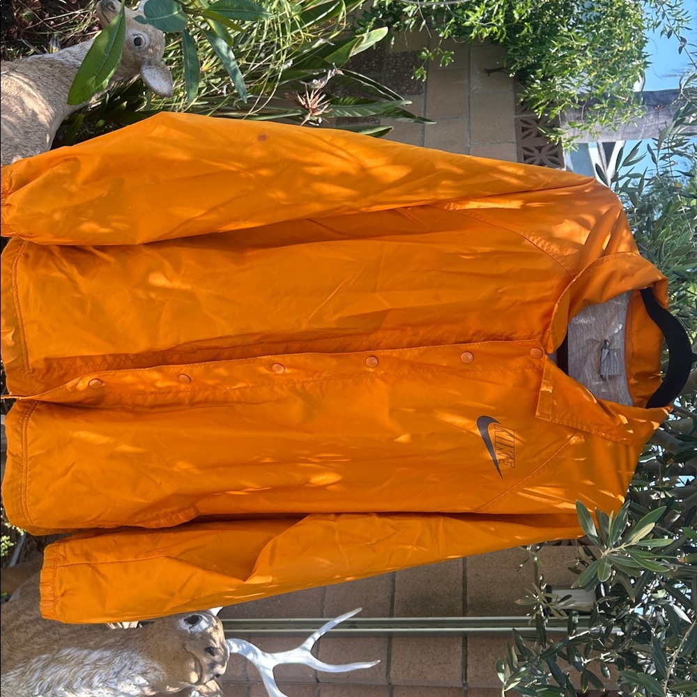 Nike Men’s Bright Orange Lightweight Windbreaker Jacket - Picture 3 of 7